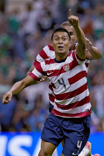 El defensor emigró desde su hogar en Orange, California hacía México, país del que son originarios por sus padres. Tras debutar en San Luis, fue llamado a la selección Sub-23 de los Estados Unidos, mientras su primer partido con la selección mayor fue en 2008. En 2012 fue el autor del gol que dio una histórica victoria a el equipo de la barra y las estrellas en el estadio Azteca.