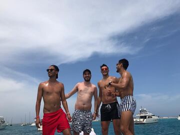 Raúl Jiménez, Diego Reyes y amigos