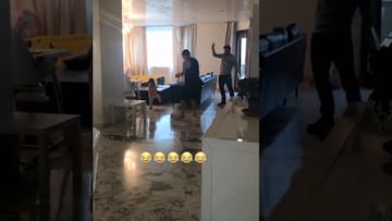 La divertida clase de baile de Gary Medel a su pequeña hija