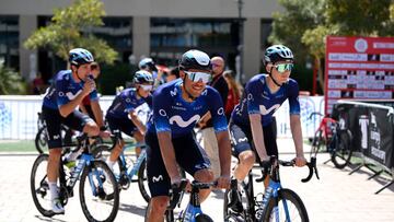 Corredores del Movistar Team, durante el UAE Tour 2023.