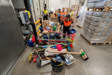 Llegada a Valencia del primer camión con ayuda humanitaria movilizado desde La Rinconada