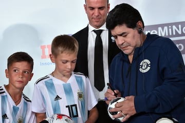 El argentino Diego Armando Maradona ha asumido la presidencia del Dinamo Brest, club de la liga bielorrusa con el que firmó antes de la Copa Mundial un contrato por tres temporadas. El argentino se dedicará a consultar al club en temas organizativos y asuntos deportivos, desde fichajes a la gestión de la academia del Dinamo. 