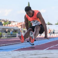 Echevarría salta 8,37 ante su ídolo Pedroso en Guadalajara