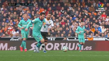 Coquelin enseña al mundo entero la forma más efectiva para que Messi no se te vaya