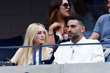 La actriz estadounidense Lindsay Lohan y su esposo Bader Shammas asisten a la final individual masculina de tenis entre el italiano Jannik Sinner y el español Carlos Alcaraz.