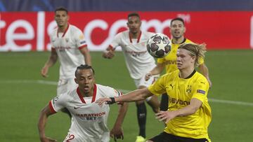 Koundé, con Fernando y Diego Carlos al fondo.