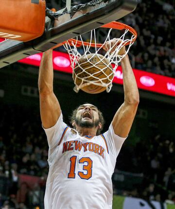 Los Knicks le ofrecieron un contrato de cuatro años y 72 millones, pero el pívot podría no comenzará la temporada: pasó por quirófano en abril y el periodo de baja se calculaba entre seis y ocho años y la NBA le sancionó con 20 partidos por dopaje. Cobrará 17,7 millones.