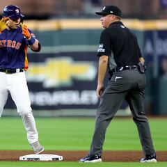 Report: Cuban All-Star Aledmys Díaz moves from the Houston Astros to the Oakland Athletics