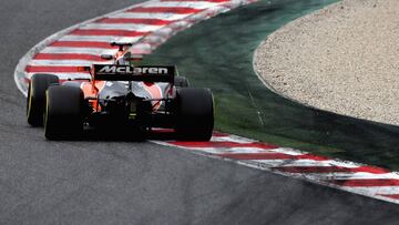 MONTMELO, SPAIN - MARCH 08: Fernando Alonso of Spain driving the (14) McLaren Honda Formula 1 Team McLaren MCL32 on track during day two of Formula One winter testing at Circuit de Catalunya on March 8, 2017 in Montmelo, Spain.  (Photo by Charles Coates/Getty Images)