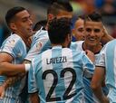 Argentina golea a Bolivia y termina líder con tres victorias