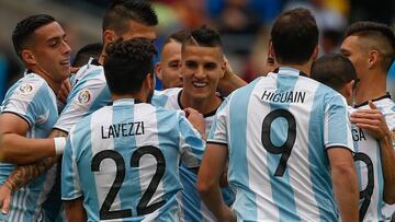 SEATTLE, WA - JUNE 14: Erik Lamela #18 (center facing camera) of Argentina celebrates with teammates after scoring a goal against Bolivia during the 2016 Copa America Centenario Group D match at CenturyLink Field on June 14, 2016 in Seattle, Washington.   Otto Greule Jr/Getty Images/AFP
 == FOR NEWSPAPERS, INTERNET, TELCOS &amp; TELEVISION USE ONLY ==