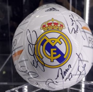 Balón resultado de un hat-trick de Cristiano Ronaldo con el Real Madrid en su museo de Madeira.