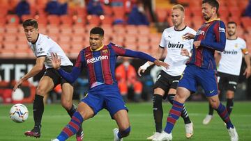 Ronald Araújo, en Mestalla.