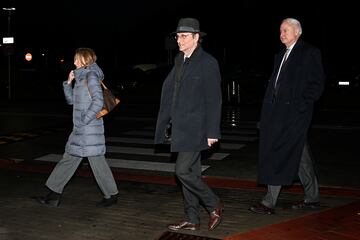 Jos谷 Miguel Fern芍ndez Sastr車n llegando a la capilla ardiente de Fernando G車mez-Acebo.