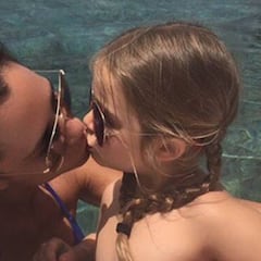Victoria Beckham, muy criticada por besar a su hija en los labios