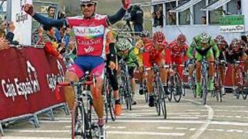 <b>PODEROSO. </b>El cántabro Fran Ventoso fue imparable ayer en el repecho final, remontando a 12 ciclistas.
