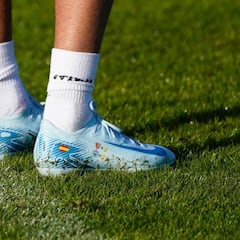 Unas botas con simbolismo para el adiós de Jesús Navas