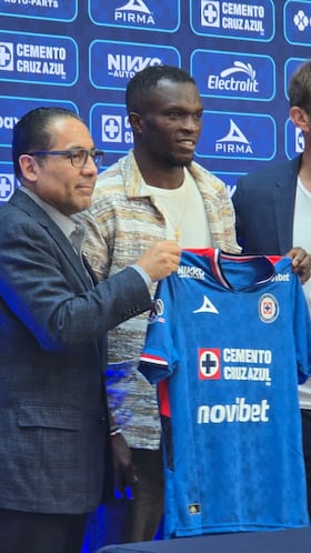 Ebere sentencia su futuro en Cruz Azul