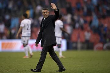 Tras un año y nueve meses Caixinha fue cesado como técnico cementero. El portugués se quedó cerca ganar la liga tras perder una final contra el América. Caixinha dejó el campeonato de la Copa MX y una Supercopa MX.