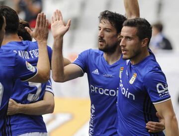 Toche celebra el 1-0 en el Oviedo vs Nàstic