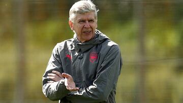 Soccer Football - Europa League - Arsenal Training - Arsenal Training Centre, St Albans, Britain - April 25, 2018 Arsenal manager Arsene Wenger during training Action Images via Reuters/Andrew Couldridge