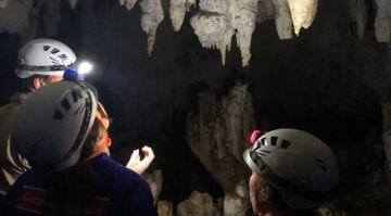 Conviértete en Indiana Jones y explora las maravillas de las cuevas naturales de Cangas de Onís.