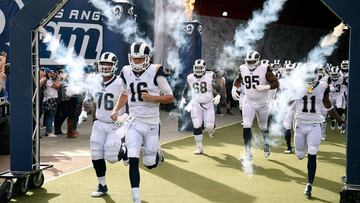 Los Ángeles Rams, saltando al campo durante un partido de la NFL.