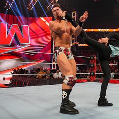 A Theory le crecen problemas