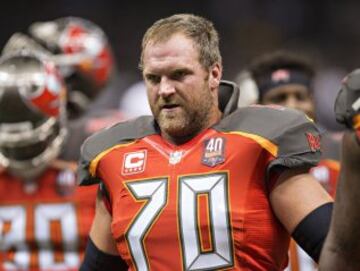 El guardia de los Patriotas de Nueva Inglaterra y que en la última temporada estuvo en los Tampa Bay Buccaneers, fue elegido una vez al Pro Bowl, es otro de los que ya no verás en esta temporada.