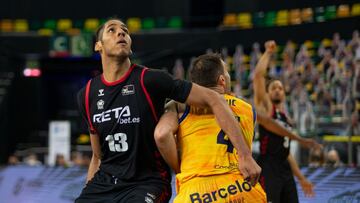 El p&iacute;vot Felipe Dos Anjos, durante su etapa en el Retabet Bilbao Basket.