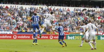 20/09/14 - Cristiano marca de cabeza ante el Deportivo de la Coruña.