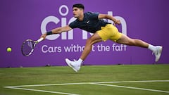 Spain's Carlos Alcaraz returns against Argentina's Francisco Cerundolo during their men's singles round of 32 match at the Cinch ATP tennis Championships at Queen's Club in west London on June 18, 2024. (Photo by Ben Stansall / AFP)