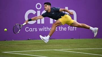 Spain's Carlos Alcaraz returns against Argentina's Francisco Cerundolo during their men's singles round of 32 match at the Cinch ATP tennis Championships at Queen's Club in west London on June 18, 2024. (Photo by Ben Stansall / AFP)