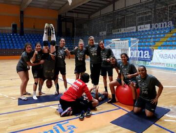 Las chicas del Burela tras un entrenamiento.