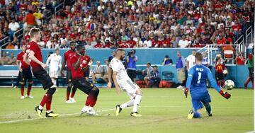 2-1. Karim Benzema marcó el primer gol.
