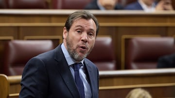 El ministro de Transportes y Movilidad Sostenible, ?scar Puente, interviene durante una sesi¨®n de control al Gobierno, en el Congreso de los Diputados, a 24 de abril de 2024, en Madrid (Espa?a). Durante la sesi¨®n de control, se han abordado cuestiones relacionadas con el aumento del precio de la vivienda, la renta b¨¢sica de las comunidades aut¨®nomas y las pensiones no contributivas, y la solicitud por parte de ERC de una financiaci¨®n justa para todas las comunidades aut¨®nomas, entre otros. Por otra parte, el presidente del Gobierno se ha pronunciado tras la noticia de la investigaci¨®n judicial a su esposa por presunto tr¨¢fico de influencias y corrupci¨®n en los negocios.
24 ABRIL 2024;MADRID;CONGRESO DE LOS DIPUTADOS;SESION DE CONTROL
Jes¨²s Hell¨ªn / Europa Press
24/04/2024