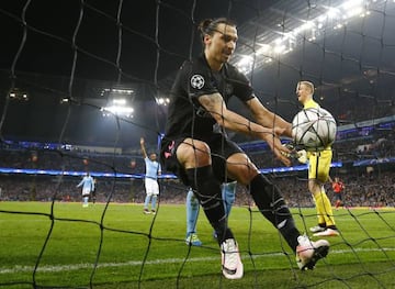 Ibrahimovic thinks he's scored but the ref scratches it off