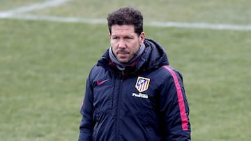 Simeone: "Futbolistas e hinchas me tendrán que seguir sosteniendo… o soportando"