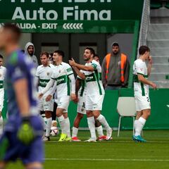 Mendoza acerca al Elche al playoff y agrava la crisis del Burgos