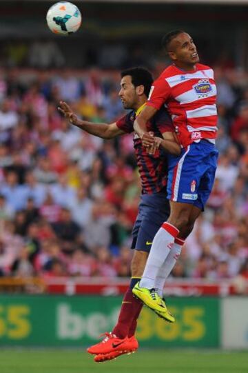 Sergio Busquets y Youssef El-Arabi 