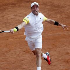 Bautista puede con Garín en su primer enfrentamiento