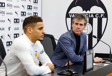 16/01/25
VALENCIA CF 
PRESENTACION DE MAX AARONS COMO NUEVO JUGADOR MIGUEL ANGEL CORONA
