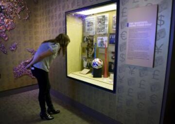 El Mob Museum de Las Vegas alberga una exhibición llamada "The Beautiful Game Turns Ugly" compuesta por recortes de prensa y otros artículos que relata el escándalo de corrupción de la FIFA.