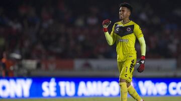 Un viejo conocido del fútbol mexicano. El guardameta peruano ya jugó en la Liga MX con Veracruz y sería del agrado de la directiva azulcrema. Su reciente participación en la Copa América, donde su representativo llegó a la final ante Brasil, además de su 