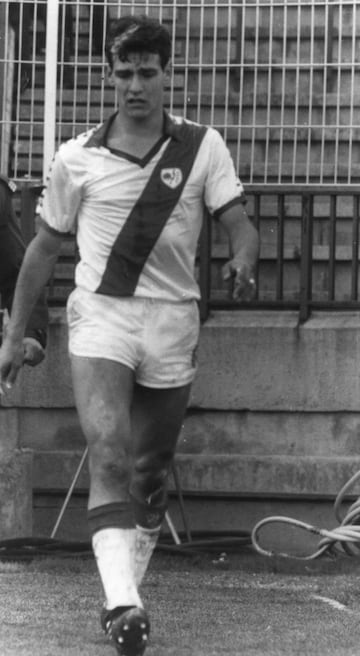 Visti¨® la camiseta del Rayo Vallecano la temporada 1980-81. Milit¨® en las filas del Real Madrid desde 1981 hasta 1985.