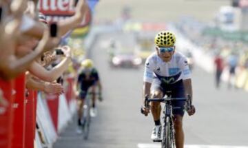 Nairo Quintana llega a meta por delante de Valverde.