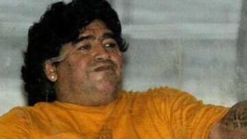 <b>COLOMBIA.</B> Diego Maradona se recupera en Colombia de la operación de reducción de estómago a la que fue sometido en Cartagena de Indias.