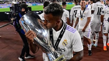 Real Madrid's Brazilian forward Rodrygo celebrates with the trophy after the UEFA Super Cup football match between Real Madrid vs Eintracht Frankfurt in Helsinki, on August 10, 2022. - Real Madrid won the match 2-0. (Photo by JAVIER SORIANO / AFP) (Photo by JAVIER SORIANO/AFP via Getty Images)