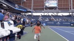 Abrazo del hijo Cabal a Farah por llegar a la final del US Open