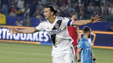 El director deportivo del cuadro italiano aseguró que el fichaje de Zlatan Ibrahimovic es una posibilidad real para el cuadro Rossoblu, que ya hizo un ofrecimiento al delantero.